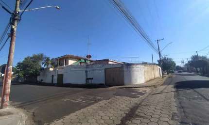 Cobertura com 3 quartos para alugar na Avenida Vicente Jerônimo Freire, 1233, 1229, Vila Xavier (Vila Xavier), Araraquara
