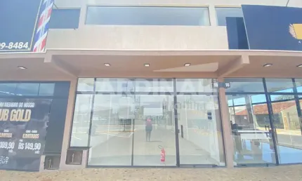 Comercial Sala / Salão com Condomínio em São Carlos