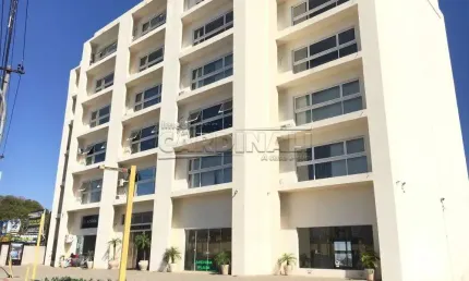 Comercial Sala / Salão com Condomínio em São Carlos