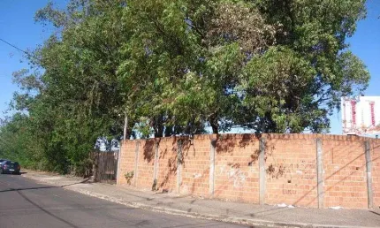 Terreno no Jardim Hikare próximo a Escola Maria Luiza Perez em São Carlos