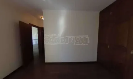Casa sobrado com 3 dormitórios e 2 suítes no Centro próxima a Santa Casa em Araraquara