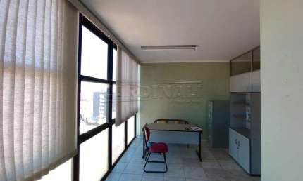 Comercial Sala / Salão com Condomínio em São Carlos