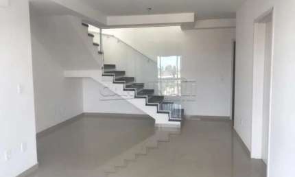Excelente apartamento com cobertura de três quartos e suíte.