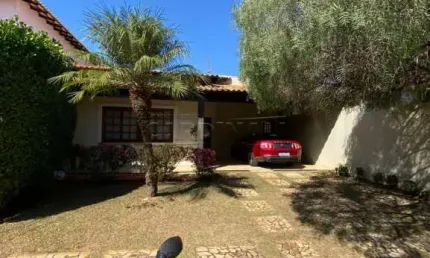 Casa localizada no condomínio bosque de são carlos.