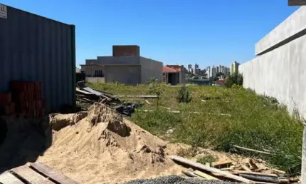 Terreno à venda na Rua João de Santi, S/N, Jardim Santa Júlia, São Carlos