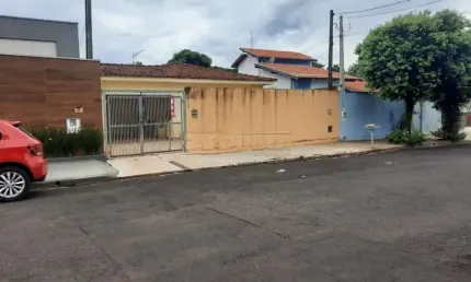 Casa com 3 quartos à venda na Avenida Elvira Schiavo Ianelli, 34, Jardim Botânico, Araraquara