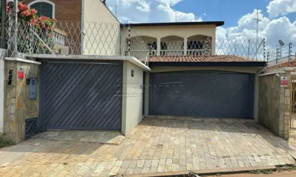 Casa com 5 quartos à venda na Avenida Araraquara, 0, 783, Jardim São João Batista, São Carlos