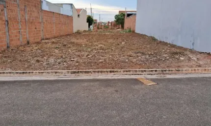 Terreno à venda na Avenida Arcílio Antônio Mascia, Jardim Boa Vista II, Araraquara