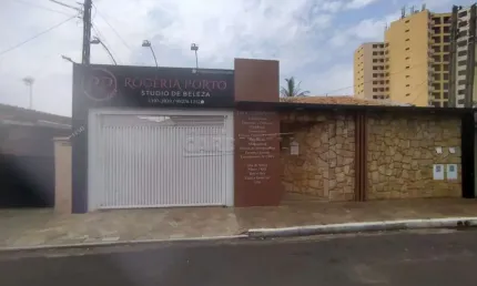 Sala com 02 espaços para atendimento  e 01 banheiro privativo