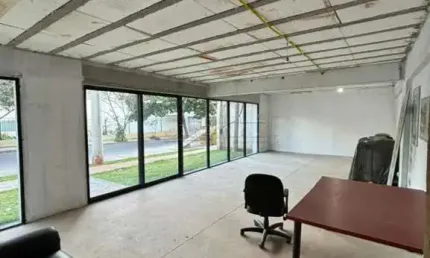 Comercial Sala / Salão com Condomínio em São Carlos
