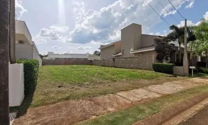 Terreno em condomínio fechado à venda na Rua Irerê, Lote 20, Quadra G, Parque Residencial Damha, Araraquara