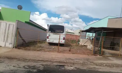 Terreno à venda na Rua Paulino Nunes, 120, Cidade Aracy, São Carlos