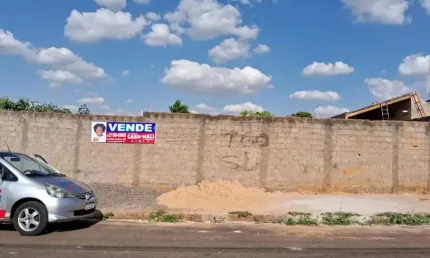Terreno à venda na Avenida Pedro Grecco, Quadra 32 Lote 22, Parque das Hortências, Araraquara