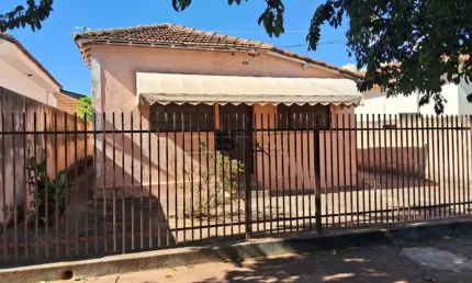 Casa com 2 quartos à venda na Rua Itália, Atras Da Igreja Sao Geraldo, 2876, Centro, Araraquara