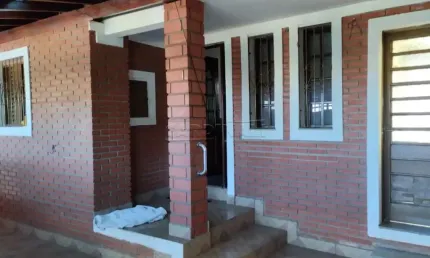 Casa à Venda no Jardim Bandeirantes por R$280.000 - 4 Quartos, 2 Banheiros, 2 Vagas de Garagem Cobertas