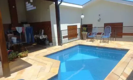 Casa térrea super espaçosa e com piscina à Venda próximo ao Taquaral.