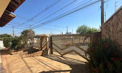 Casa com 4 quartos à venda na Avenida José Bonifácio, 2351, Centro, Araraquara