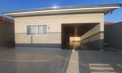 Linda Casa Reformada à Venda no Aparecidinha (Icaraí) - 3 Dormitórios, R$424.000,00
