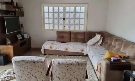 Casa com uma excelente localização e uma área de lazer aconchegante!