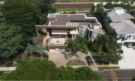 Belíssima Casa à venda no condomínio Loteamento Alphaville Campinas, com 630m2 de construção e 1030m2 de terreno.