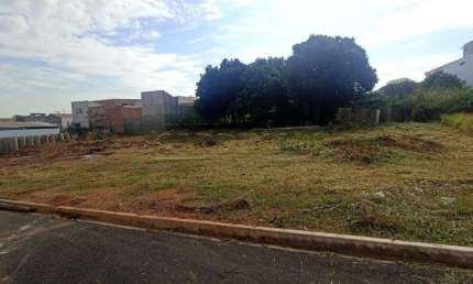 Terreno comercial para alugar na Rua Antonio Serafim Marinheiro, SN, Vila Max, São Carlos