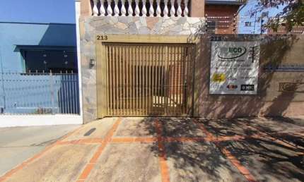 Casa com 4 quartos para alugar na Rua Dona Eliza Botelho Maria Barros, 213, Centro, São Carlos