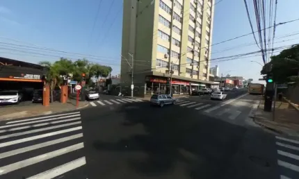 Comercial Sala / Salão com Condomínio em São Carlos