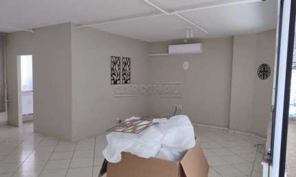 Comercial Sala / Salão com Condomínio em São Carlos