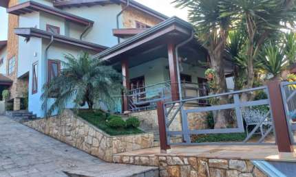 Excelente oportunidade de casa à Venda no bairro Parque Taquaral 5 dormitórios e vista perfeita.