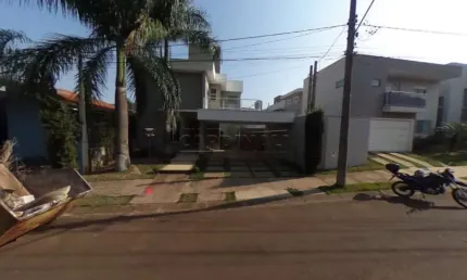 Casa assobradada localizada no condomínio Village Damha II
