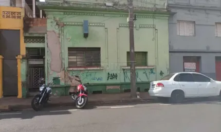 Casa no centro de Araraquara com terreno bem localizado