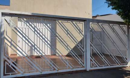Imóvel  com parte comercial e residencial  com locação  boa para comércio