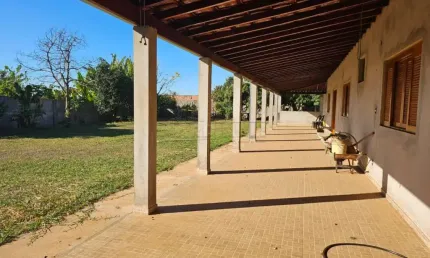 Chácara Muito bem localizada, faz parte do Condomínio Quinta dos Buritis.