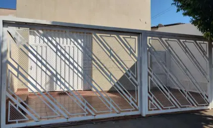 Imóvel  com parte comercial e residencial  com locação  boa para comércio