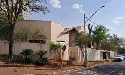 Oportunidade  Casa de esquina  com excelente localização  para comércio,  próximo  centro e supermercados  e escolas