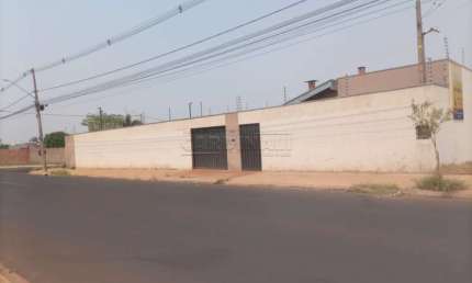 Bela Casa / Área de Lazer com piscina de 40.000litos