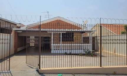 Excelente oportunidade de  investir em uma casal tradicional com um grande terreno  na Vila Xavier.