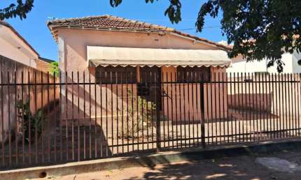 Casa com 2 quartos para alugar na Rua Itália, Atras Da Igreja Sao Geraldo, 2876, Centro, Araraquara