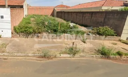 Terreno plano e muito bem localizado pronto para construir uma bela casa.