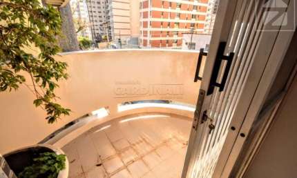 Apartamento à venda no bairro Centro em Campinas/SP, com 1 dormitório e 2 garagens.
