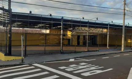 Barracão comercial de esquina na Vila Monteiro próximo a Defensoria Pública em São Carlos