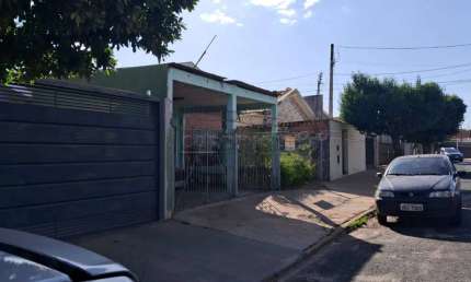 Casa com ótima localização, próximo ao SESI da vila