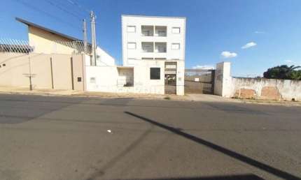 apartamento de dois dormitórios sendo um suíte com uma vaga de garagem.