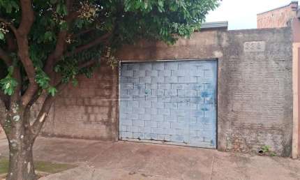 Casa com ótima localização, próximo a Maurício Galli