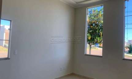Casa de condomínio com 3 dormitórios e 1 suíte em São Carlos