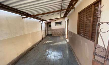 Imovel muito bem localizado na rua principal bem próximo da portaria