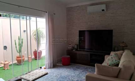 Casa totalmente reformado, ótima localização, a 5 minutos do centro da cidade