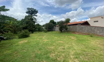 Área comercial com dois banheiros, 1 sala, 1 cozinha e um despejo no Cidade Jardim em São Carlos