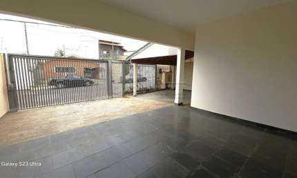 Casa com localização espetacular, com lindo acabamento e estrutura de primeira qualidade