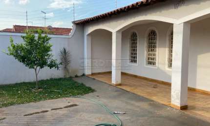 Casa com ótima localização, próximo ao SESI da Vila